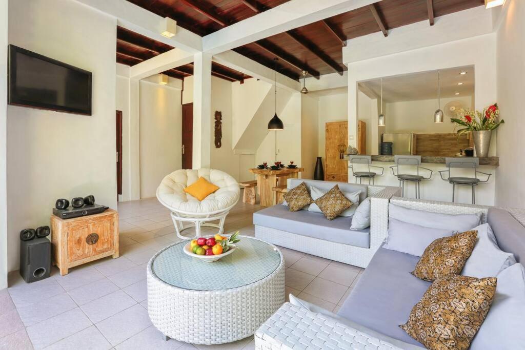 Private With Pool Near 66 In Villa *