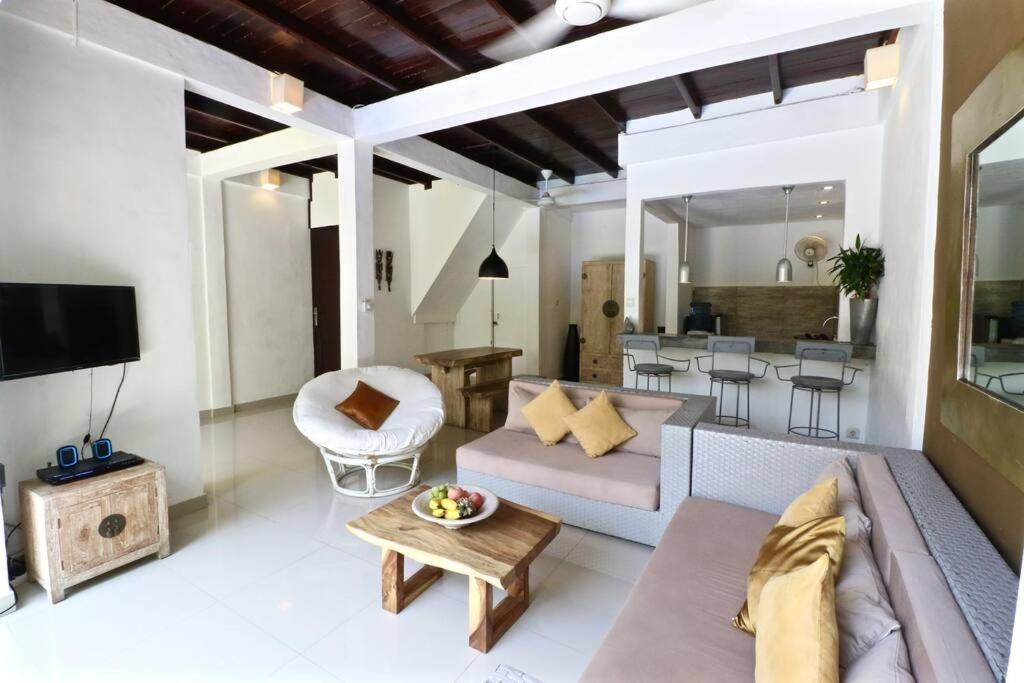 Private With Pool Near 66 In Villa *