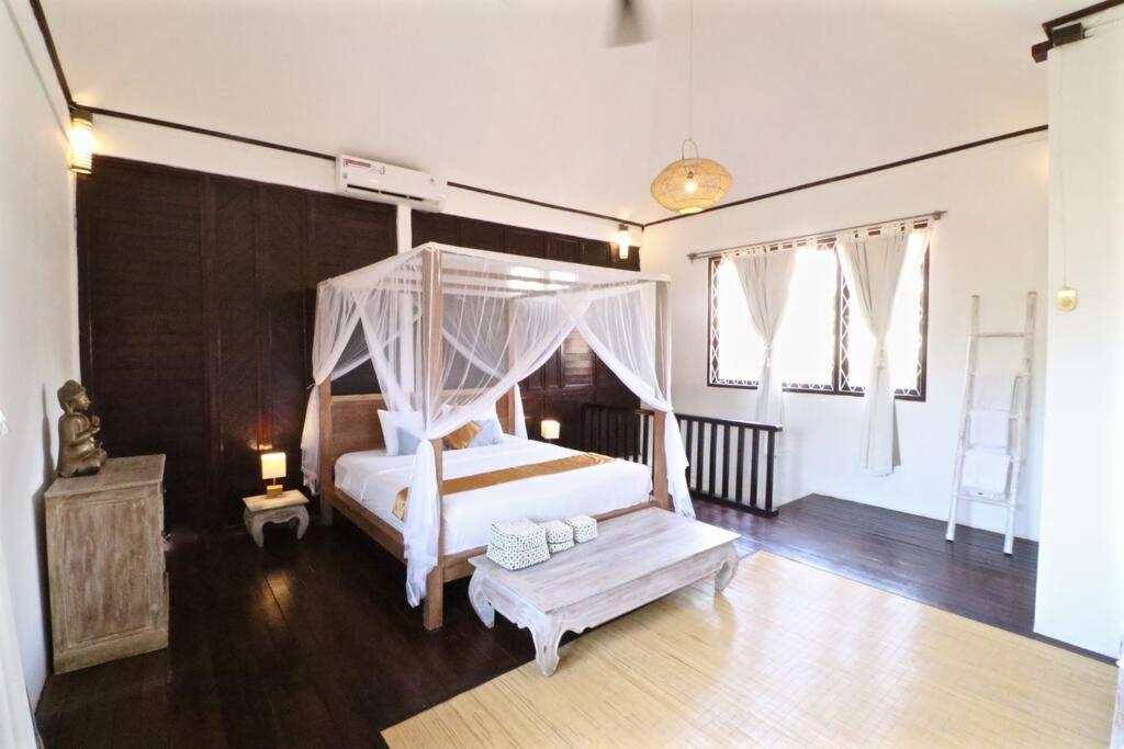Private With Pool Near 66 In * Seminyak (Bali)